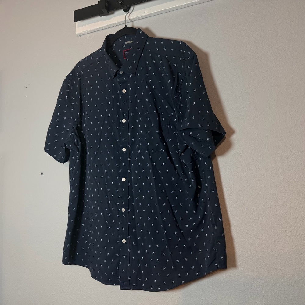UNTUCKit Short Sleeve Button Up Flynn Shirt Mens XL Navy Blue Floral Pattern